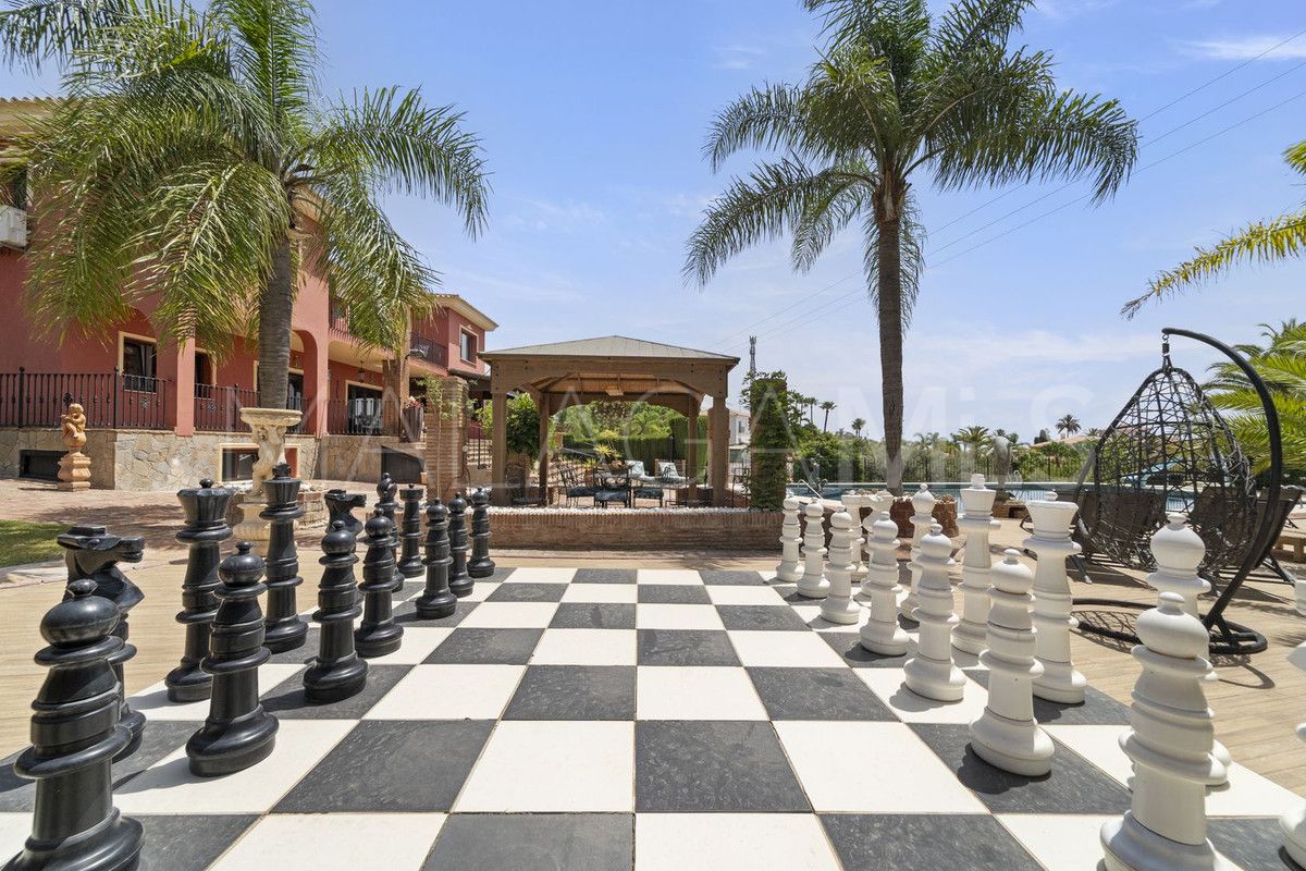 For sale Benalmadena villa with 8 bedrooms