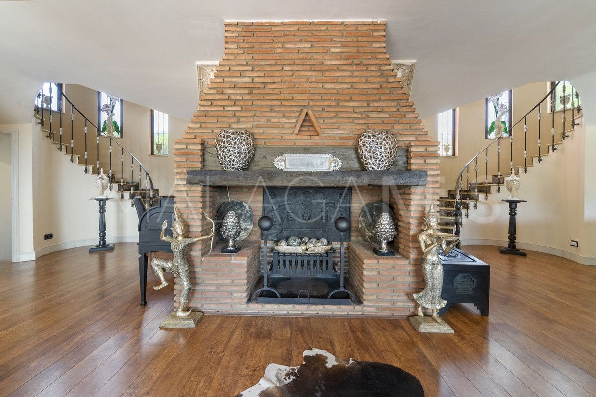 For sale Benalmadena villa with 8 bedrooms