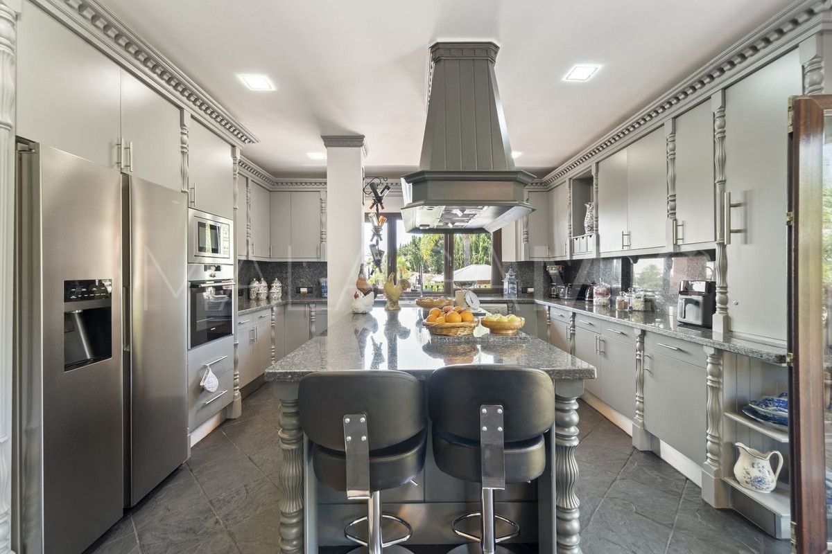 For sale Benalmadena villa with 8 bedrooms