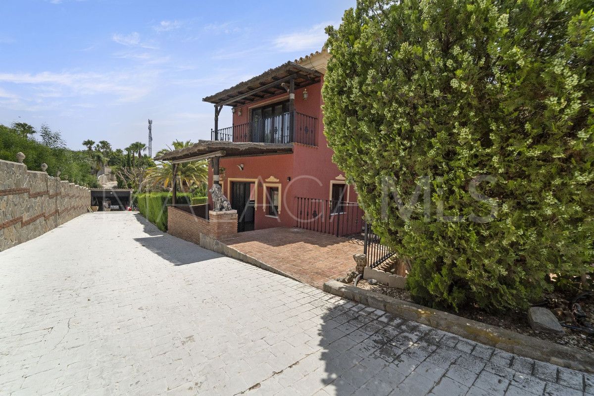 For sale Benalmadena villa with 8 bedrooms