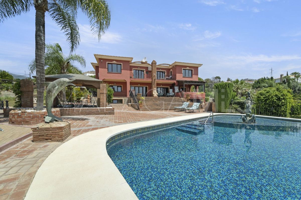 For sale Benalmadena villa with 8 bedrooms