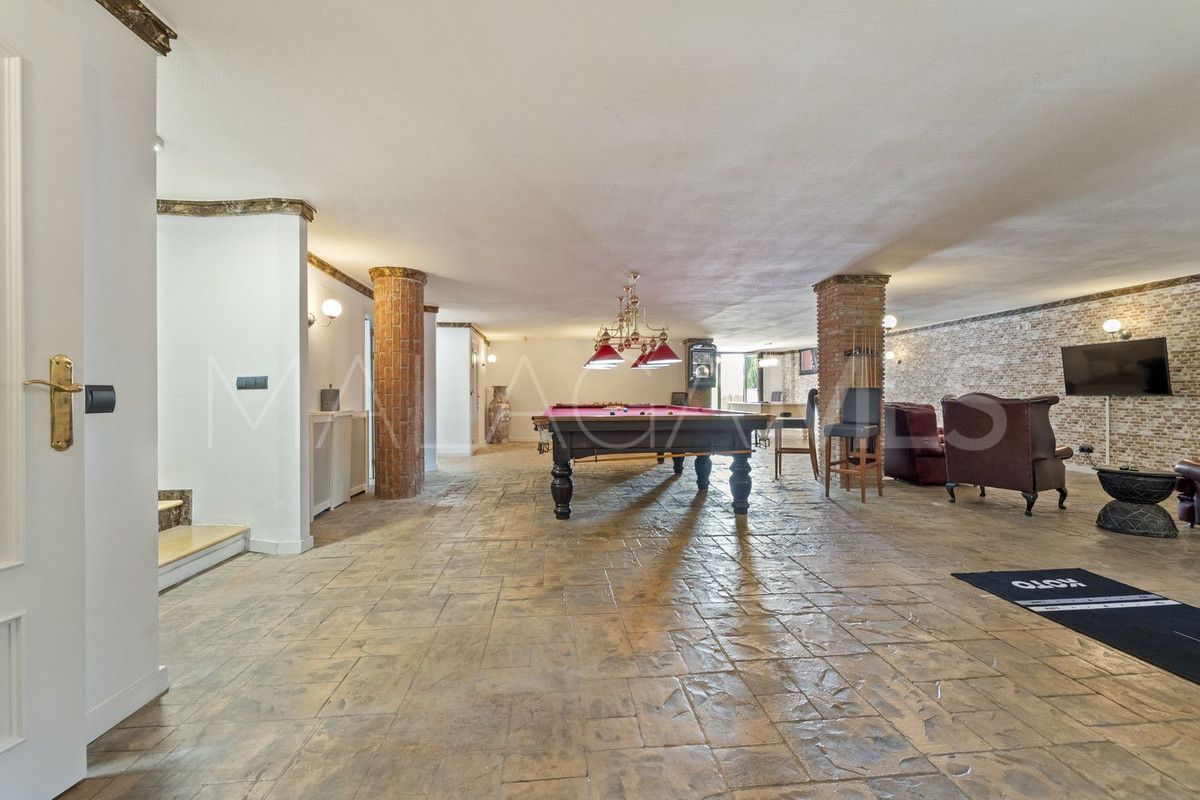 For sale Benalmadena villa with 8 bedrooms