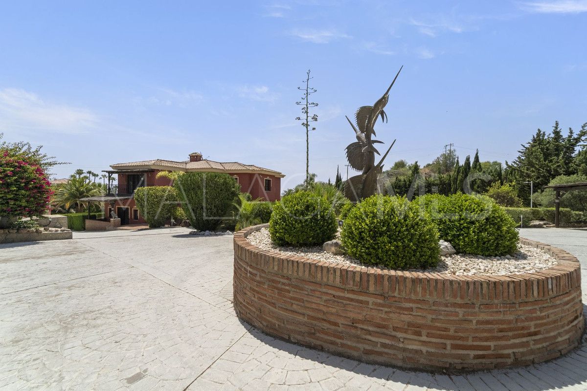 For sale Benalmadena villa with 8 bedrooms