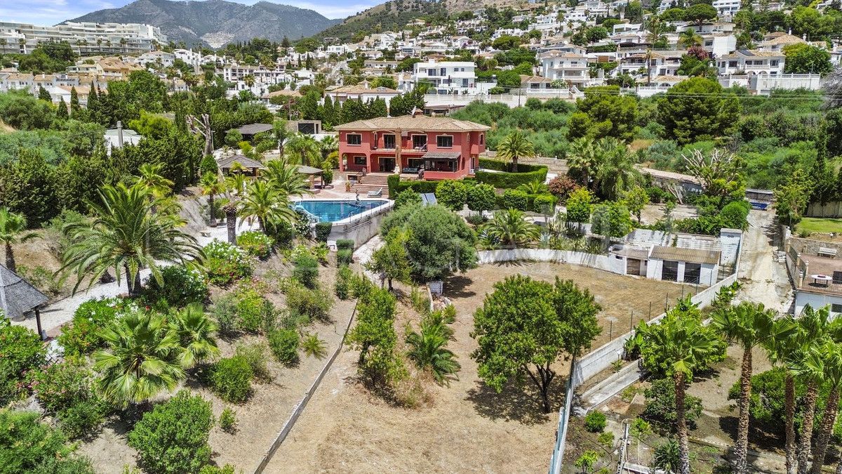 For sale Benalmadena villa with 8 bedrooms