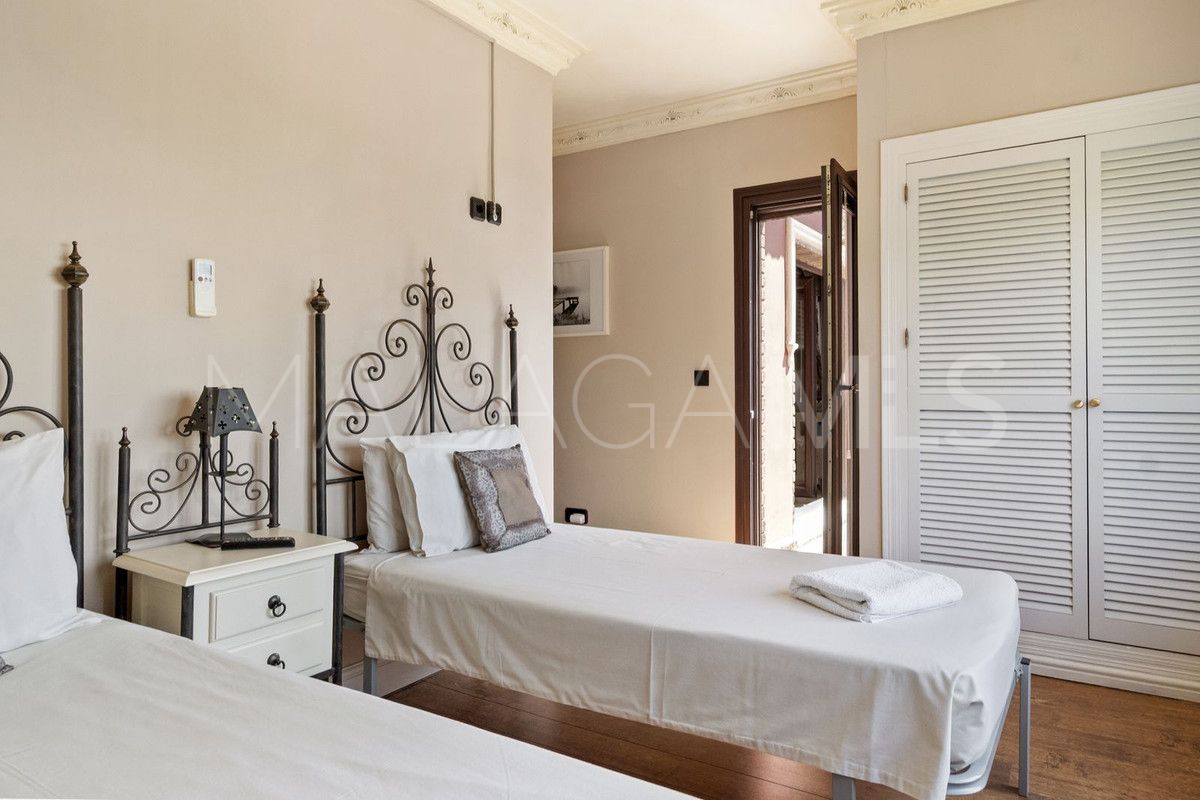 For sale Benalmadena villa with 8 bedrooms