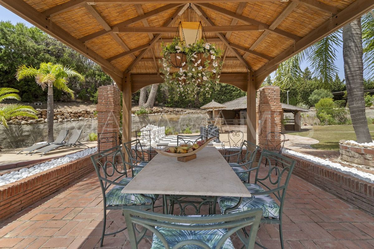 For sale Benalmadena villa with 8 bedrooms