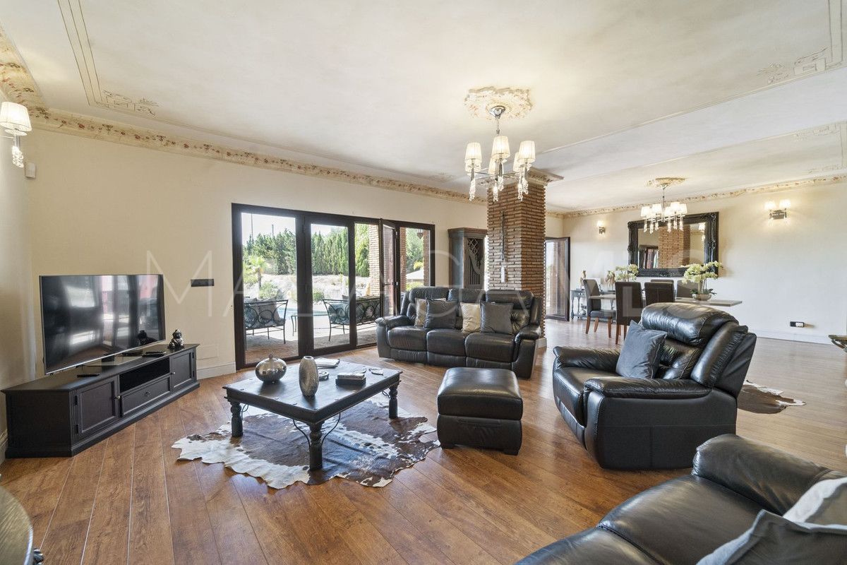 For sale Benalmadena villa with 8 bedrooms