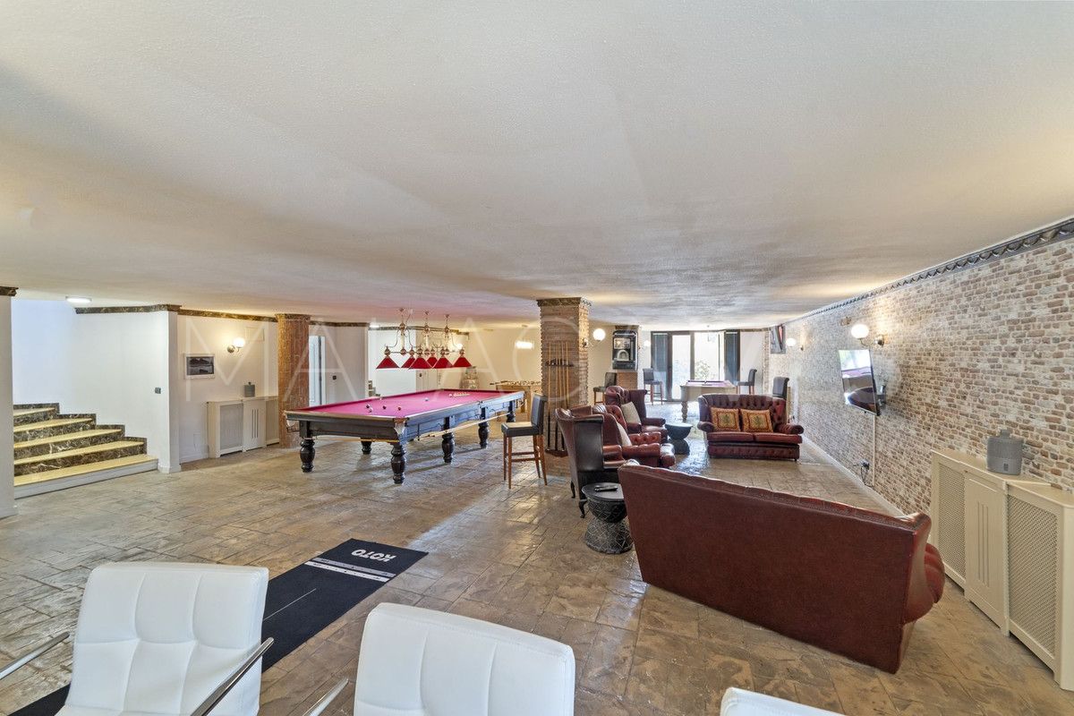 For sale Benalmadena villa with 8 bedrooms