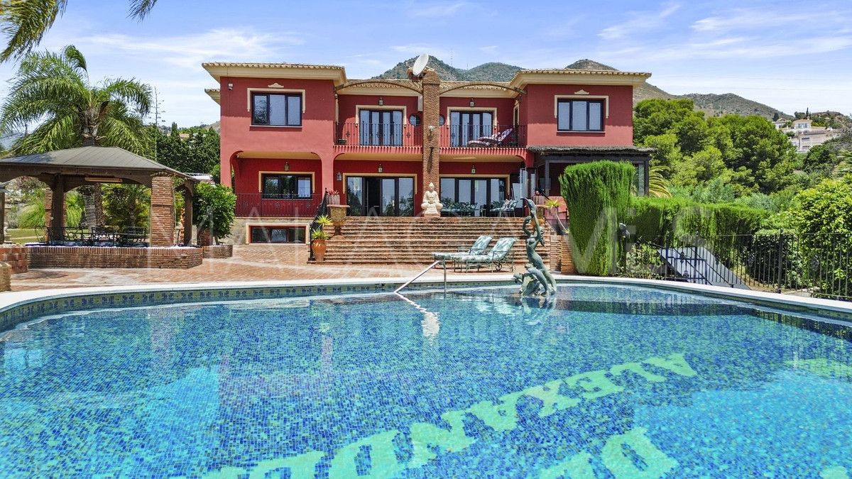 For sale Benalmadena villa with 8 bedrooms