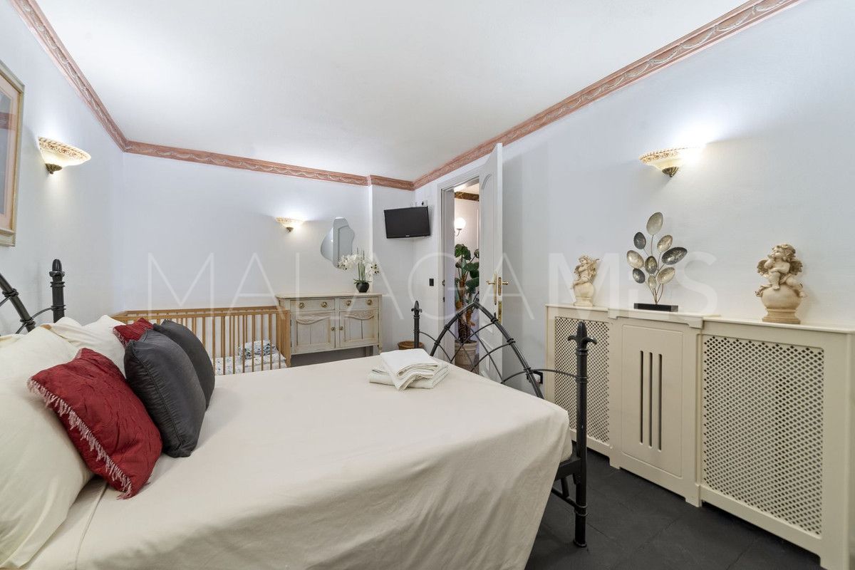 For sale Benalmadena villa with 8 bedrooms