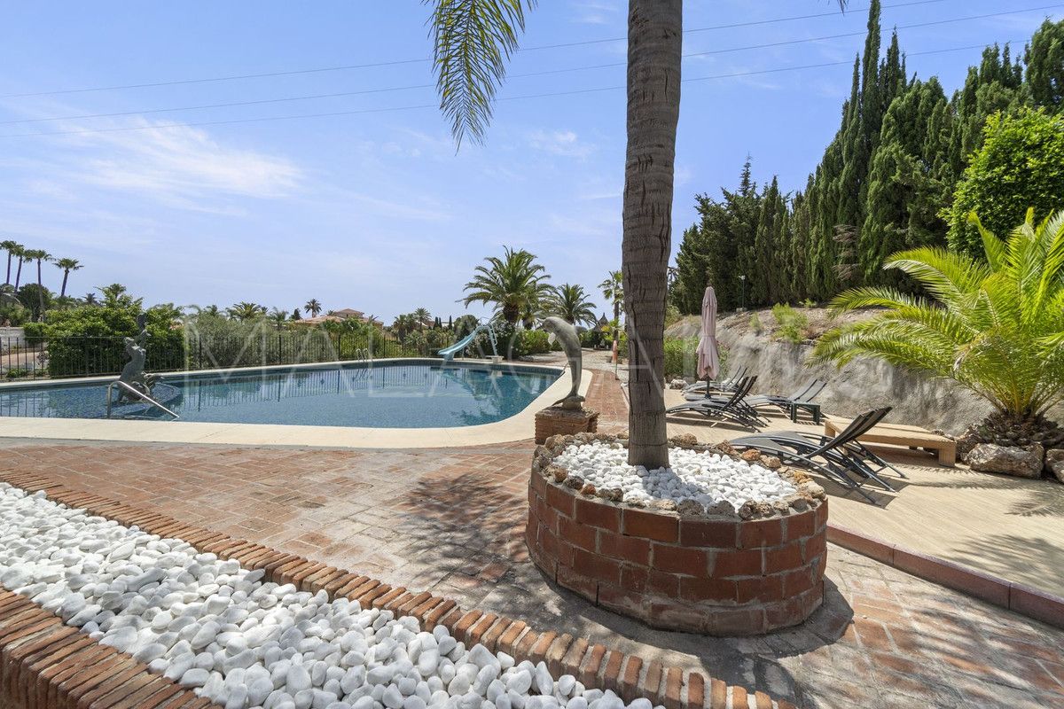 For sale Benalmadena villa with 8 bedrooms