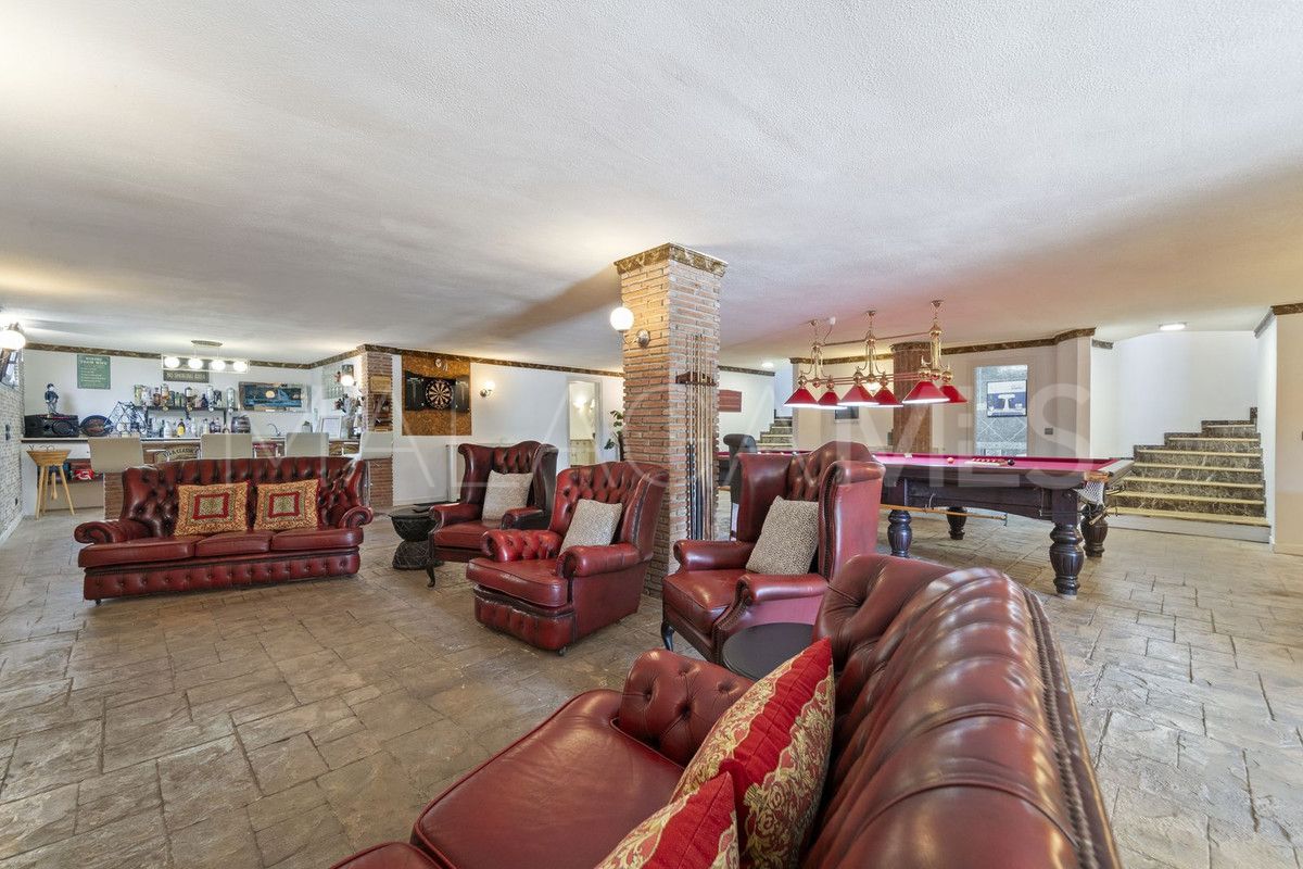 For sale Benalmadena villa with 8 bedrooms