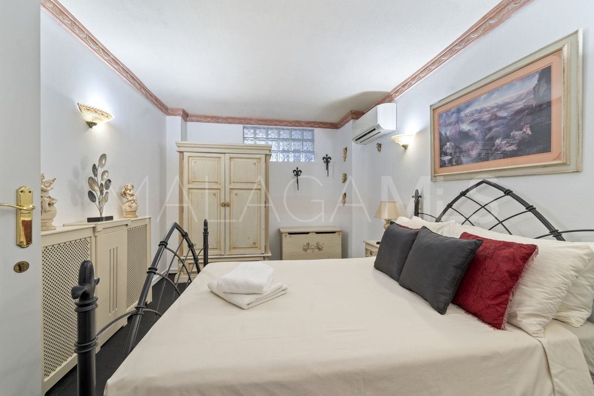 For sale Benalmadena villa with 8 bedrooms