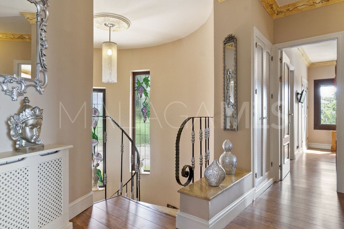 For sale Benalmadena villa with 8 bedrooms