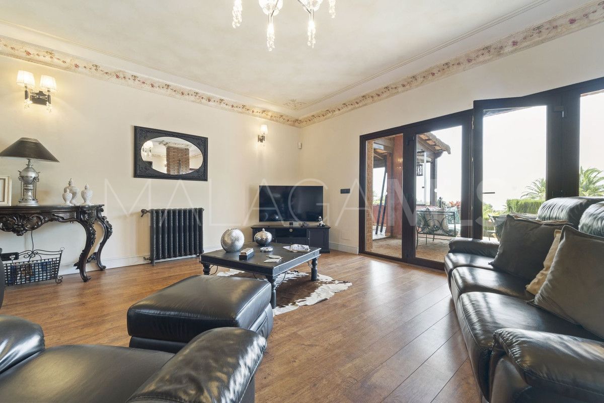 For sale Benalmadena villa with 8 bedrooms