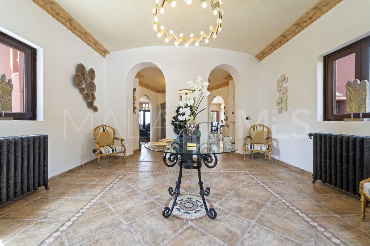 For sale Benalmadena villa with 8 bedrooms