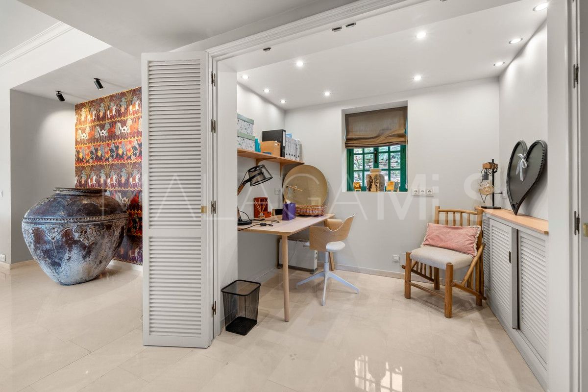 Villa for sale in Benalmadena