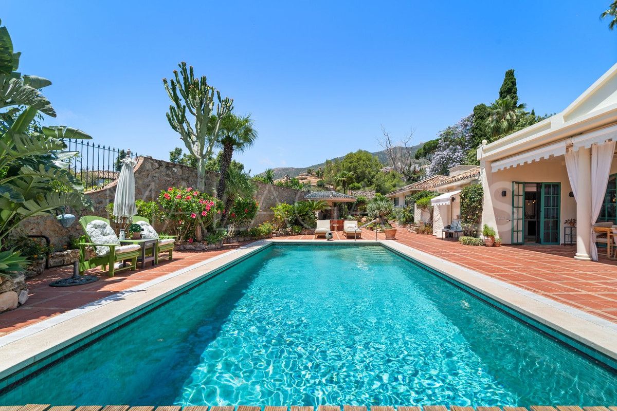 Villa for sale in Benalmadena