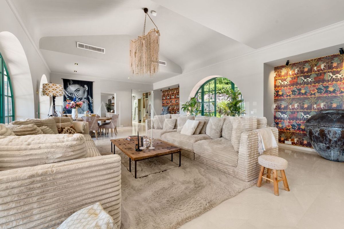 Villa for sale in Benalmadena