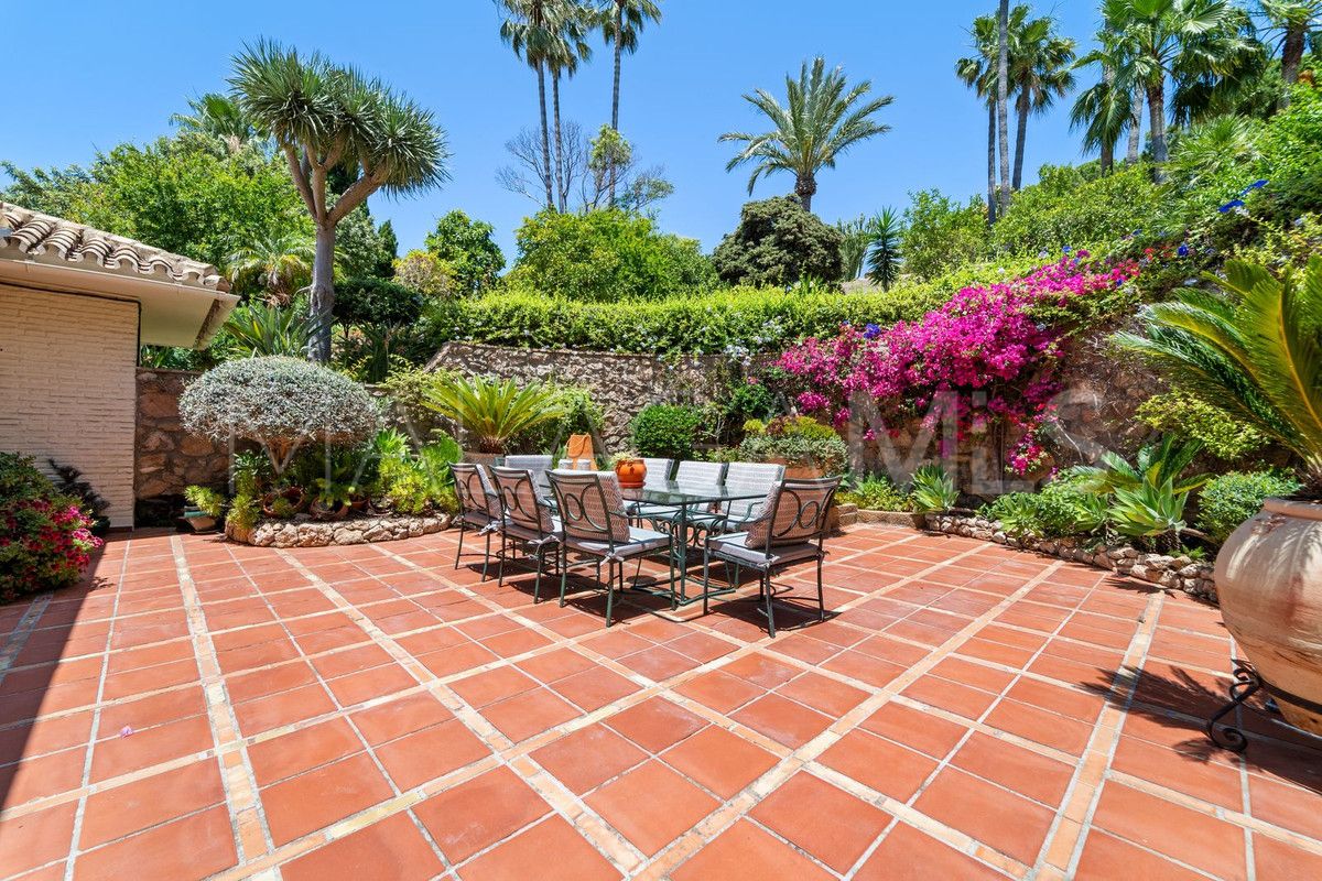Villa for sale in Benalmadena