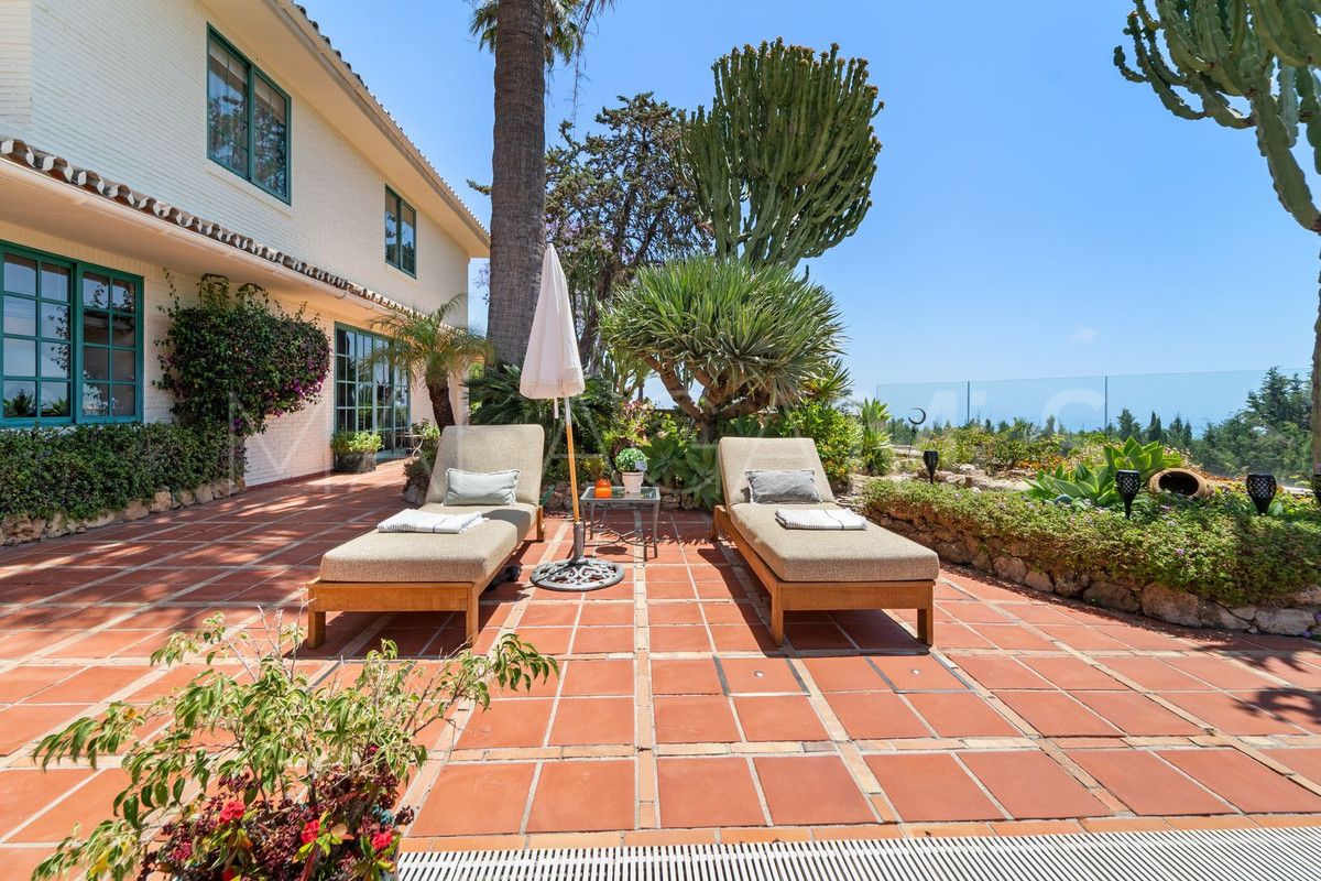 Villa for sale in Benalmadena