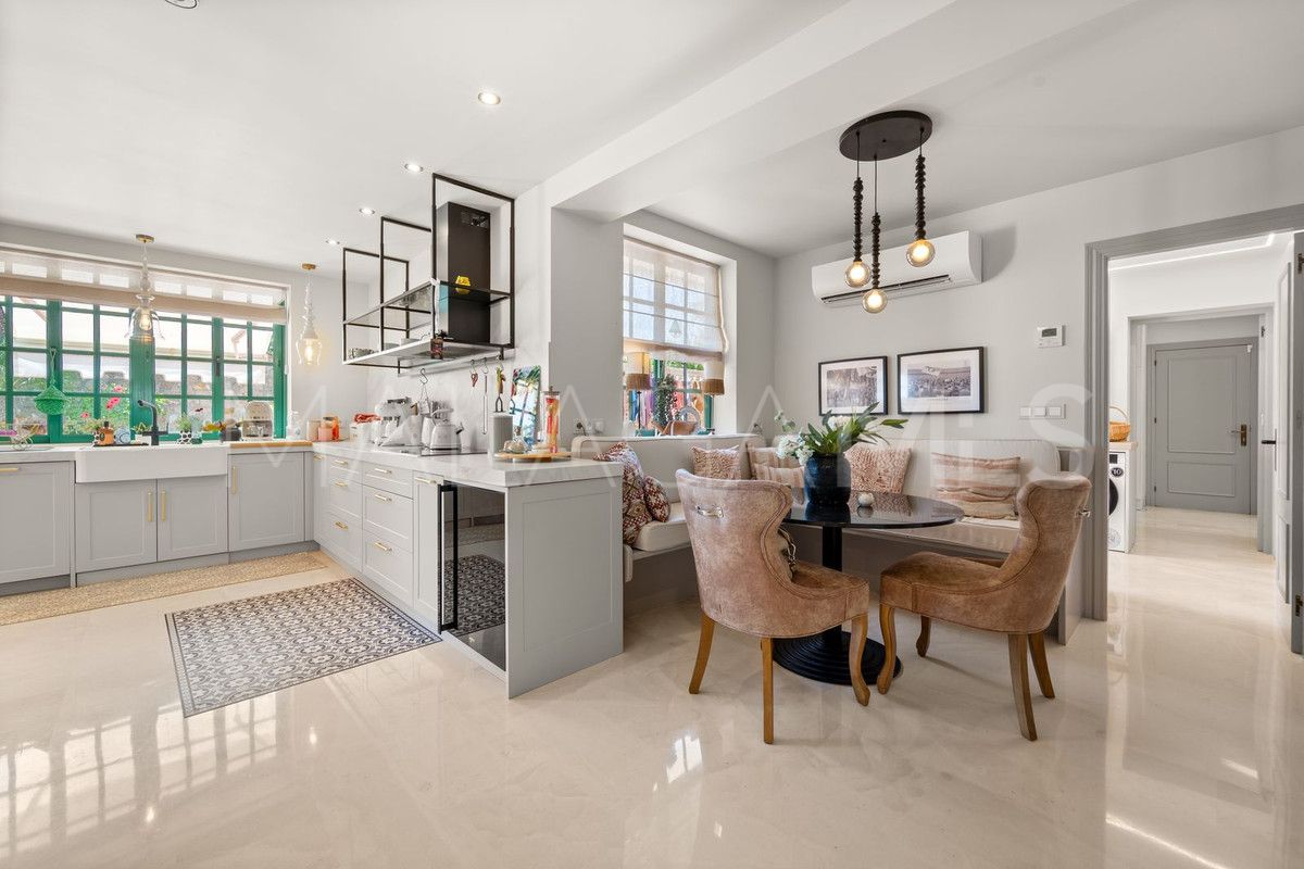 Villa for sale in Benalmadena