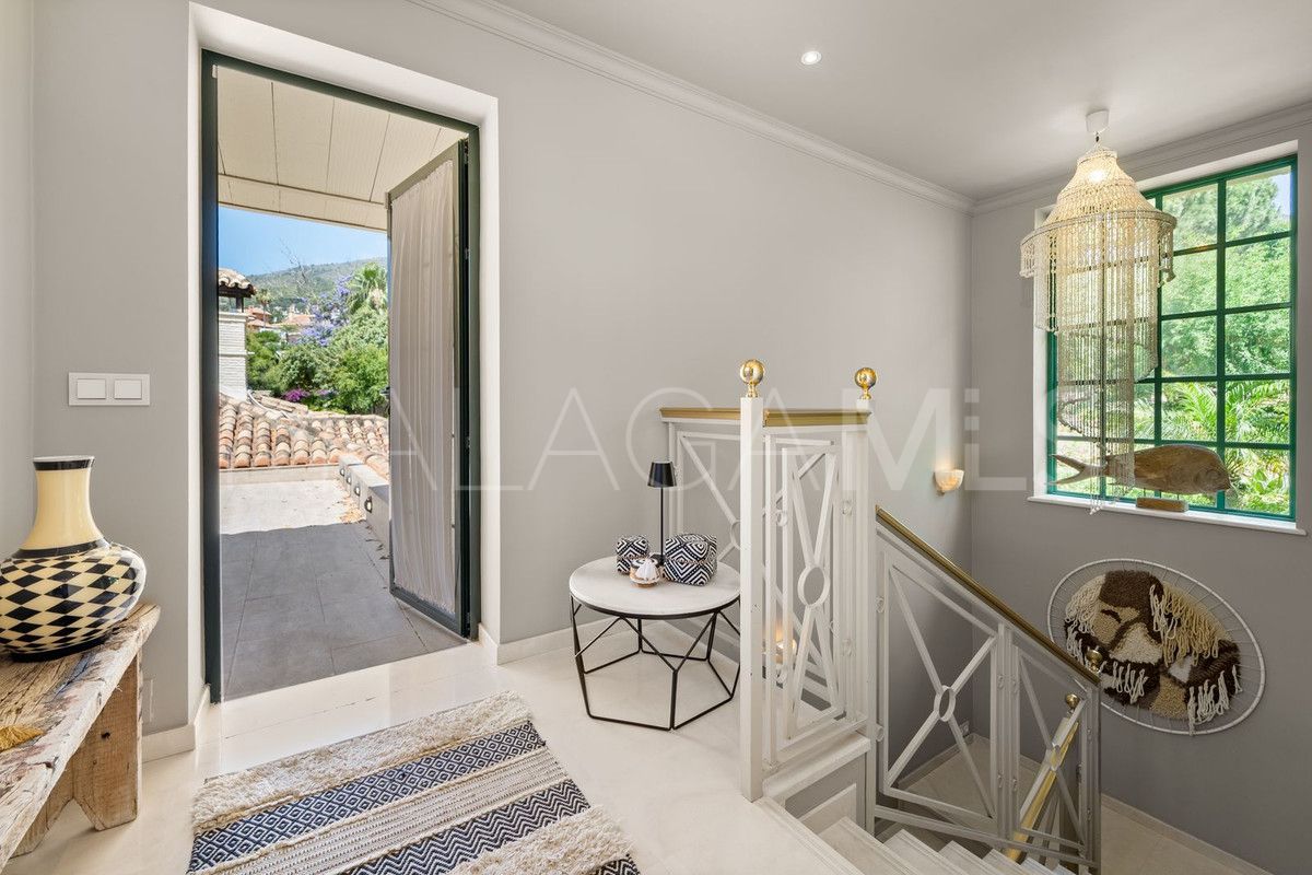 Villa for sale in Benalmadena