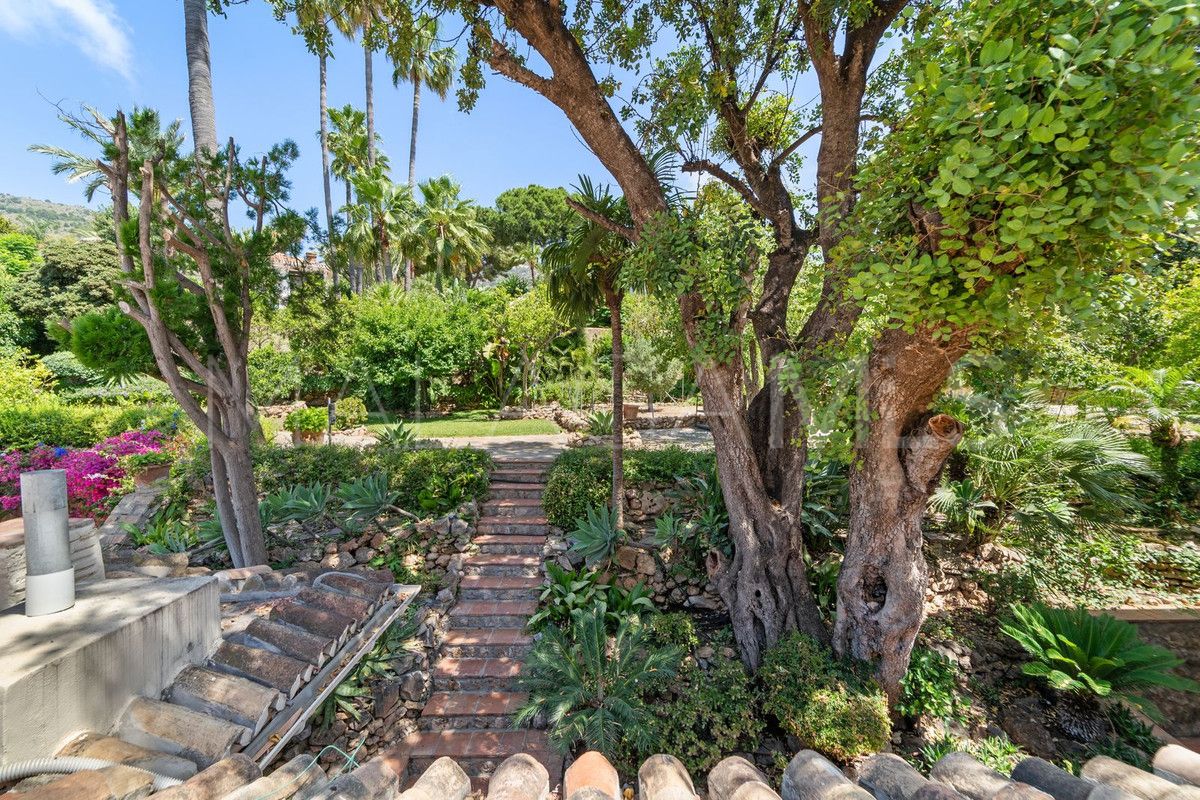 Villa for sale in Benalmadena