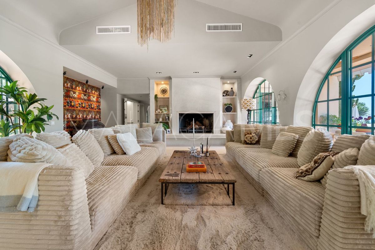 Villa for sale in Benalmadena