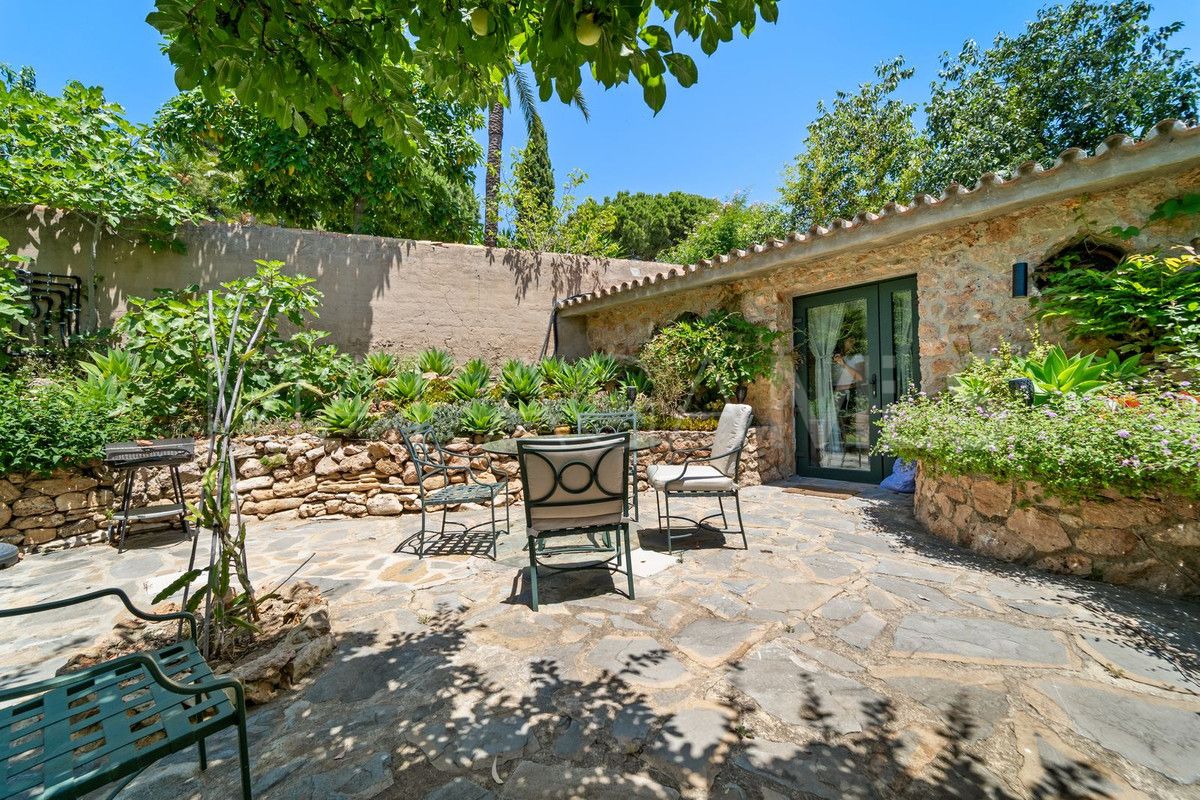 Villa for sale in Benalmadena