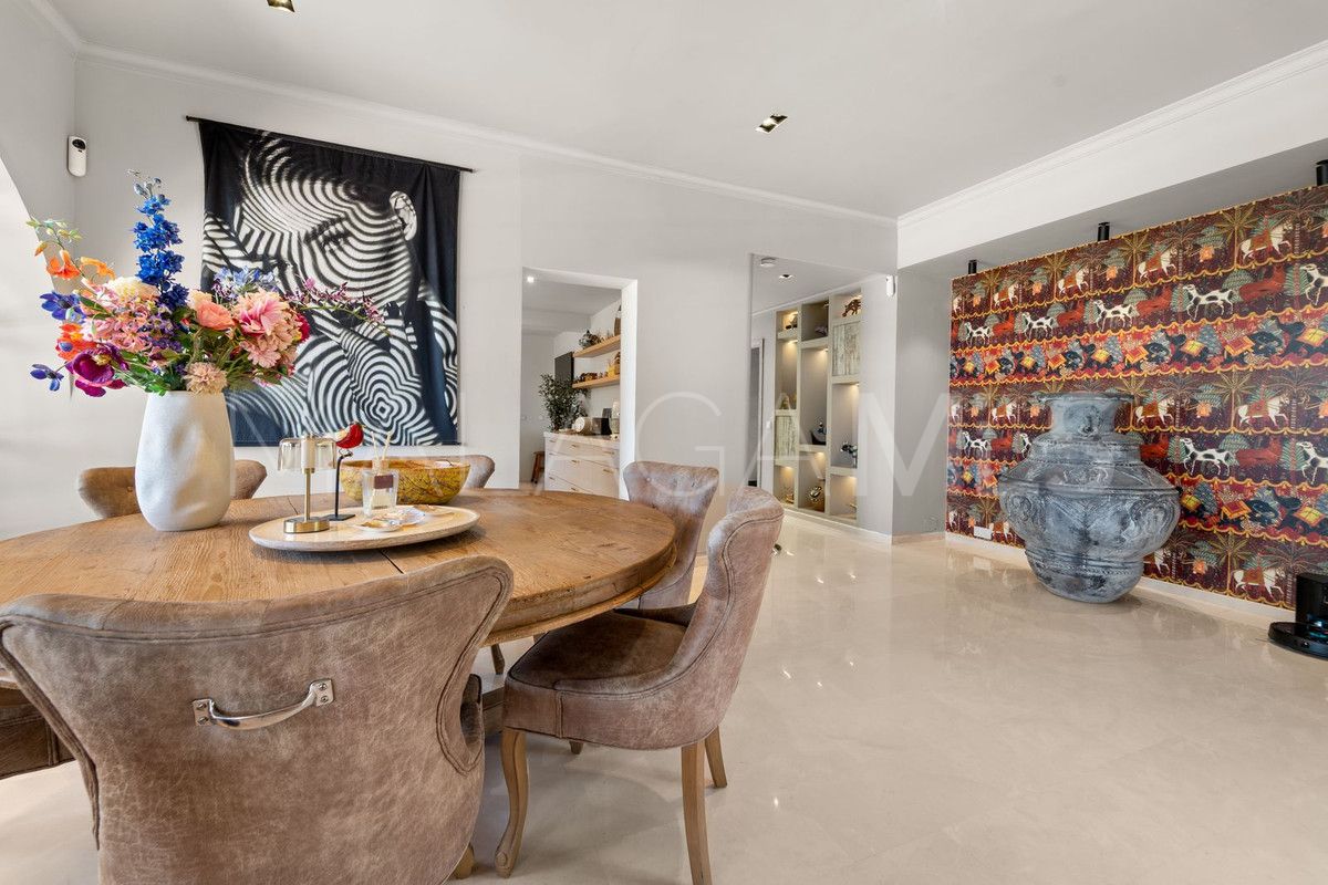 Villa for sale in Benalmadena