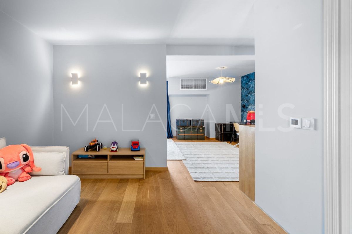 Villa for sale in Benalmadena