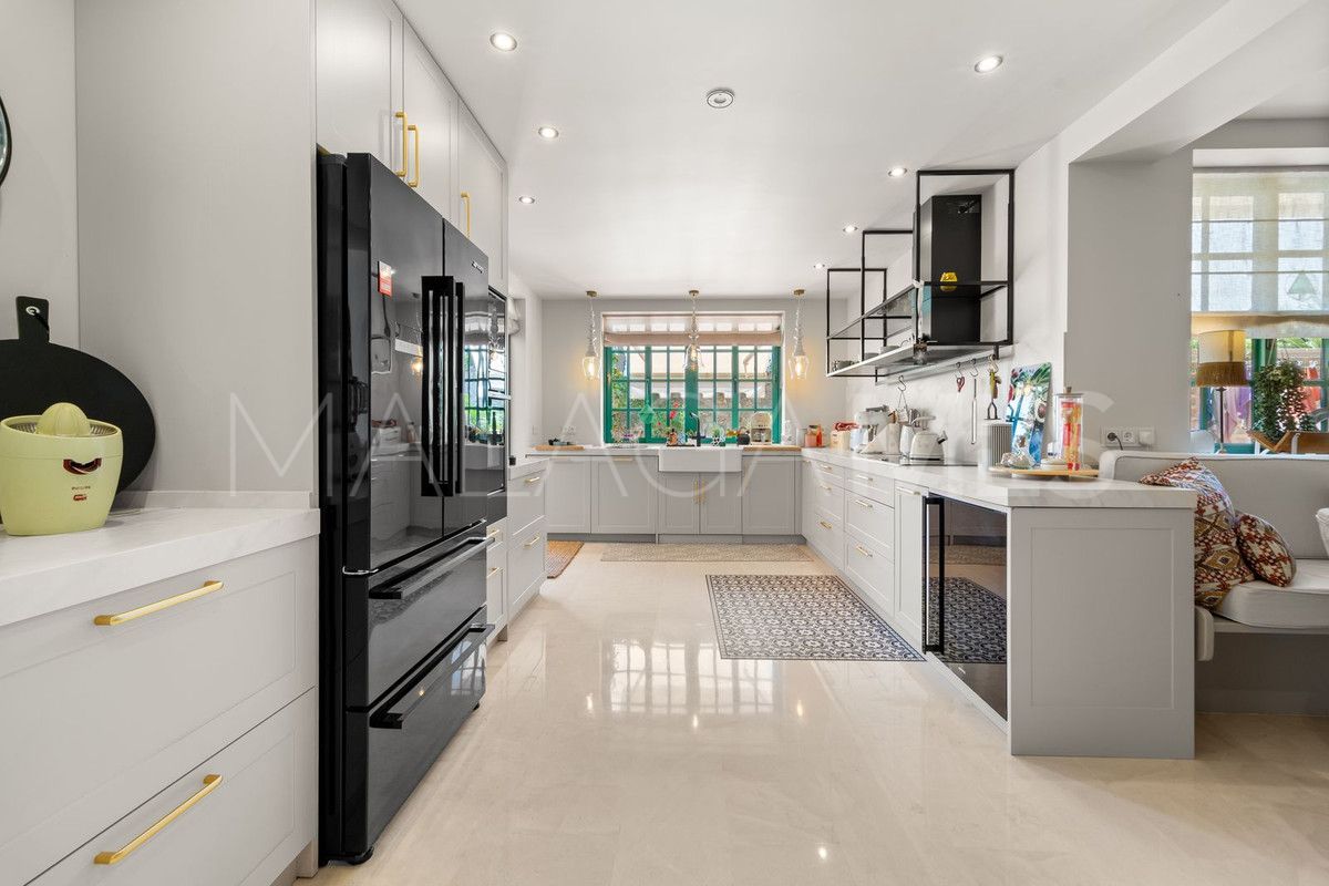 Villa for sale in Benalmadena