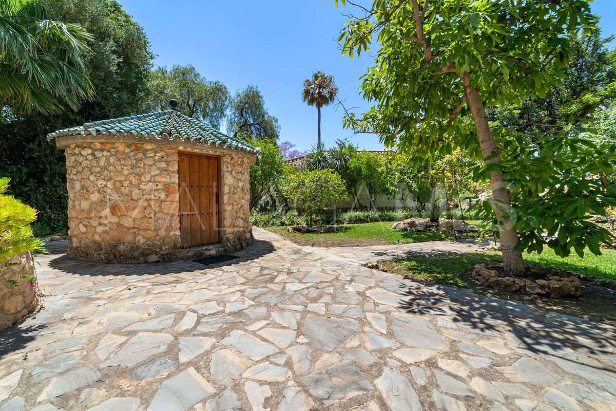 Villa for sale in Benalmadena