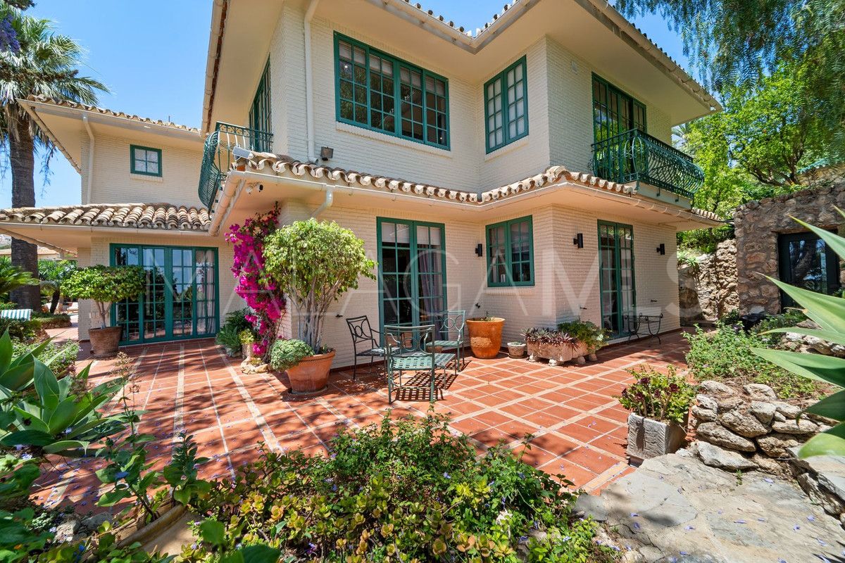 Villa for sale in Benalmadena