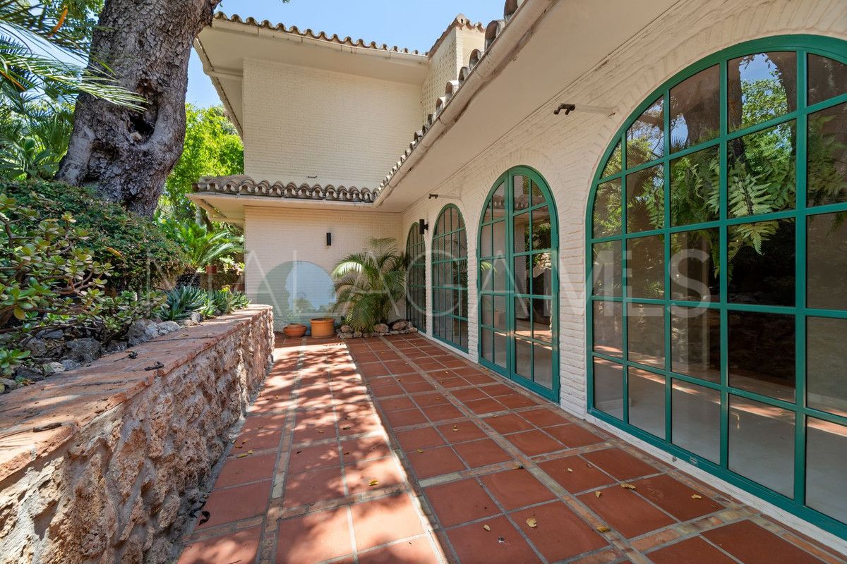 Villa for sale in Benalmadena