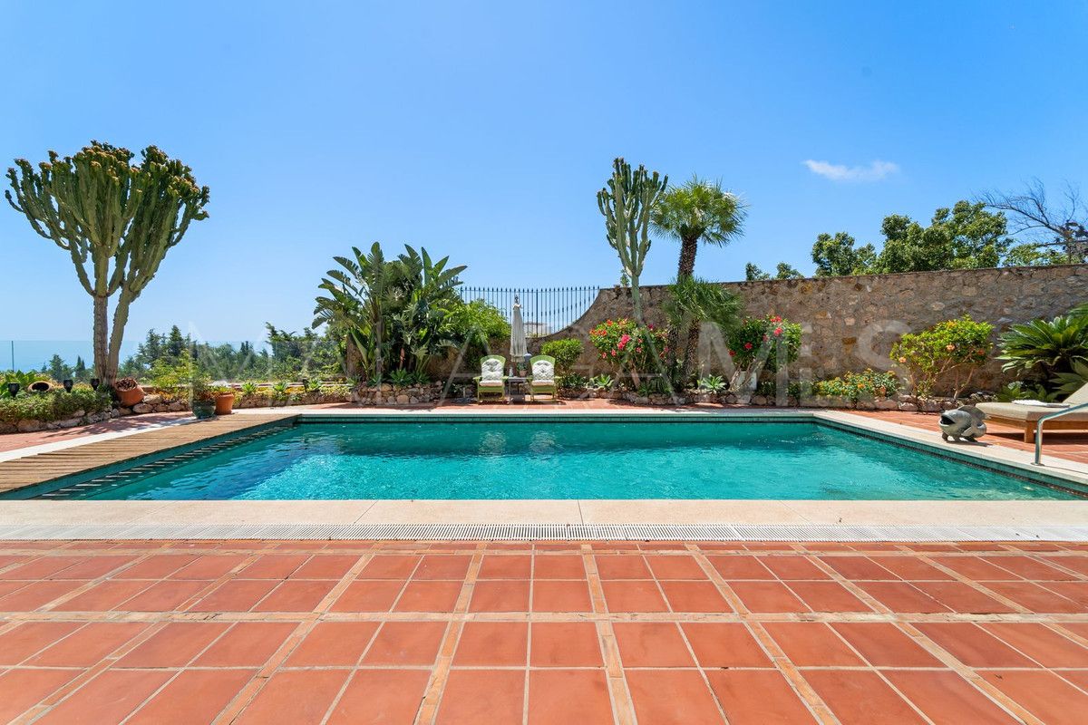 Villa for sale in Benalmadena