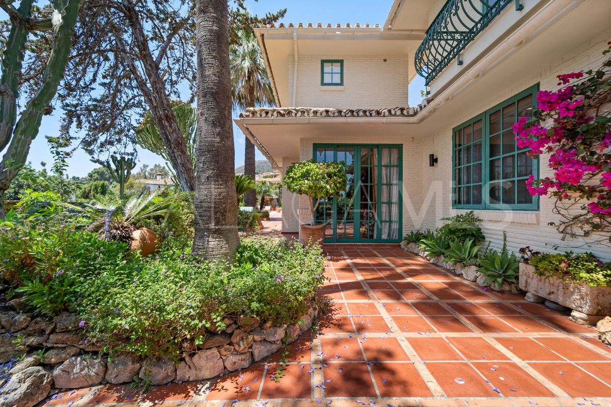 Villa for sale in Benalmadena