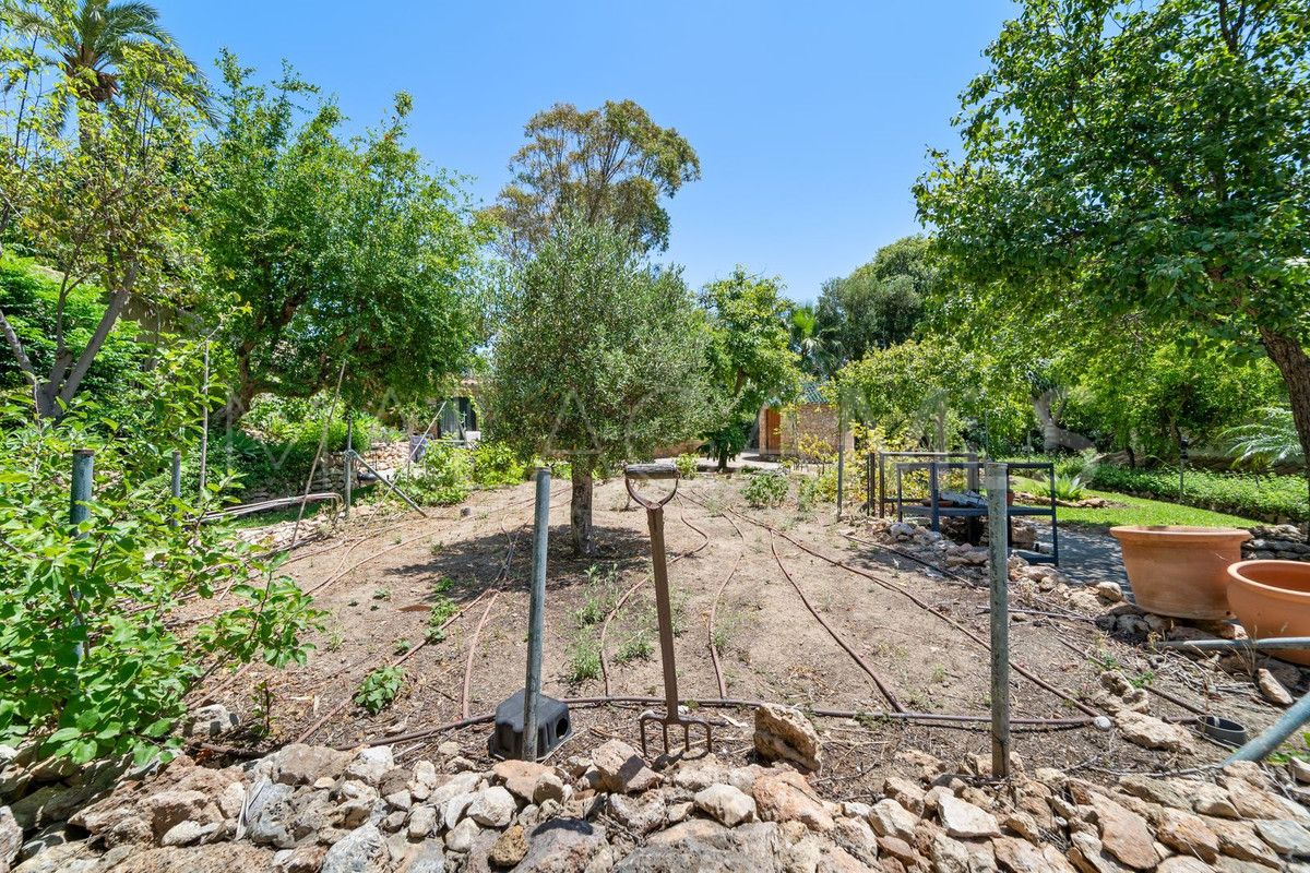 Villa for sale in Benalmadena