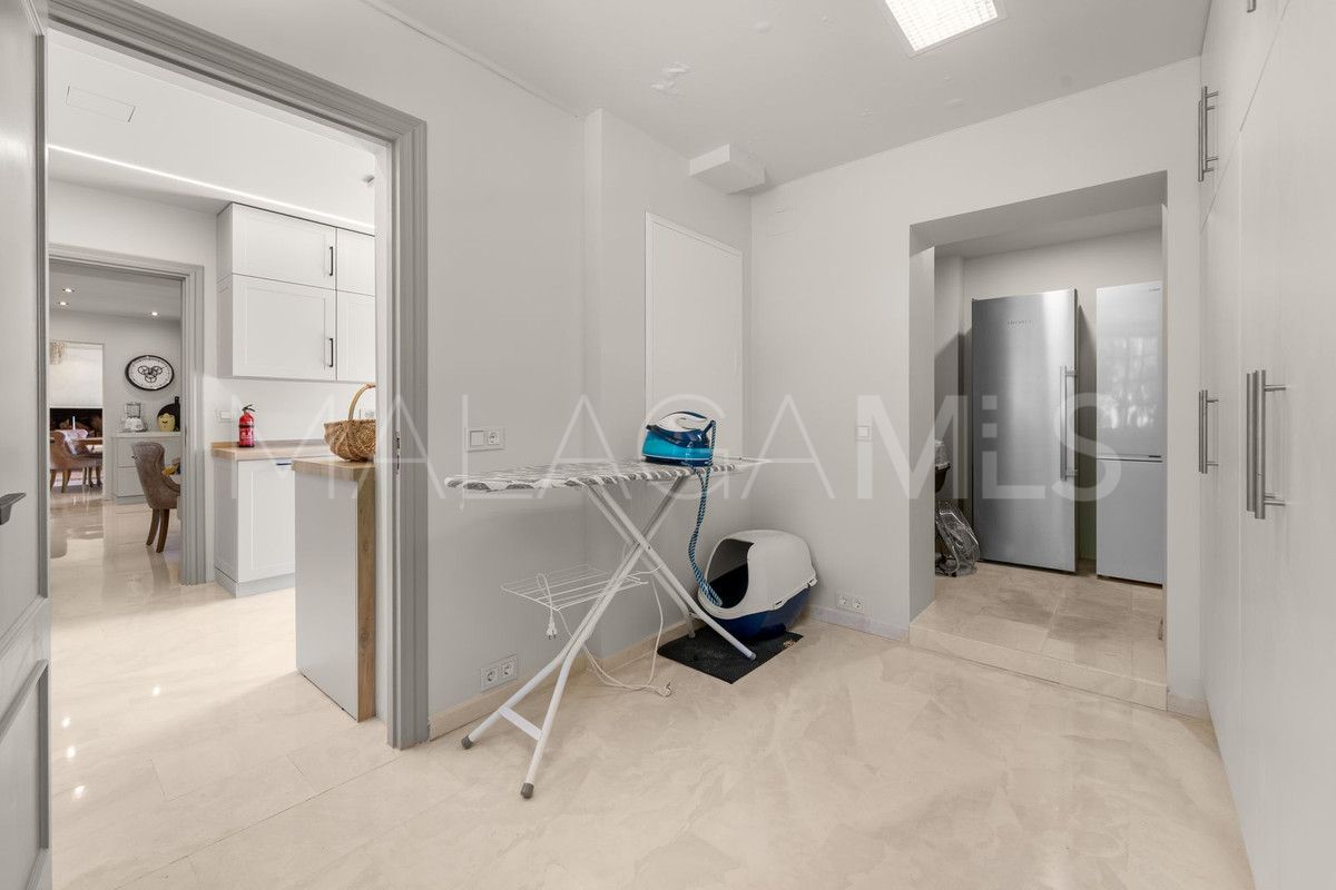 Villa for sale in Benalmadena