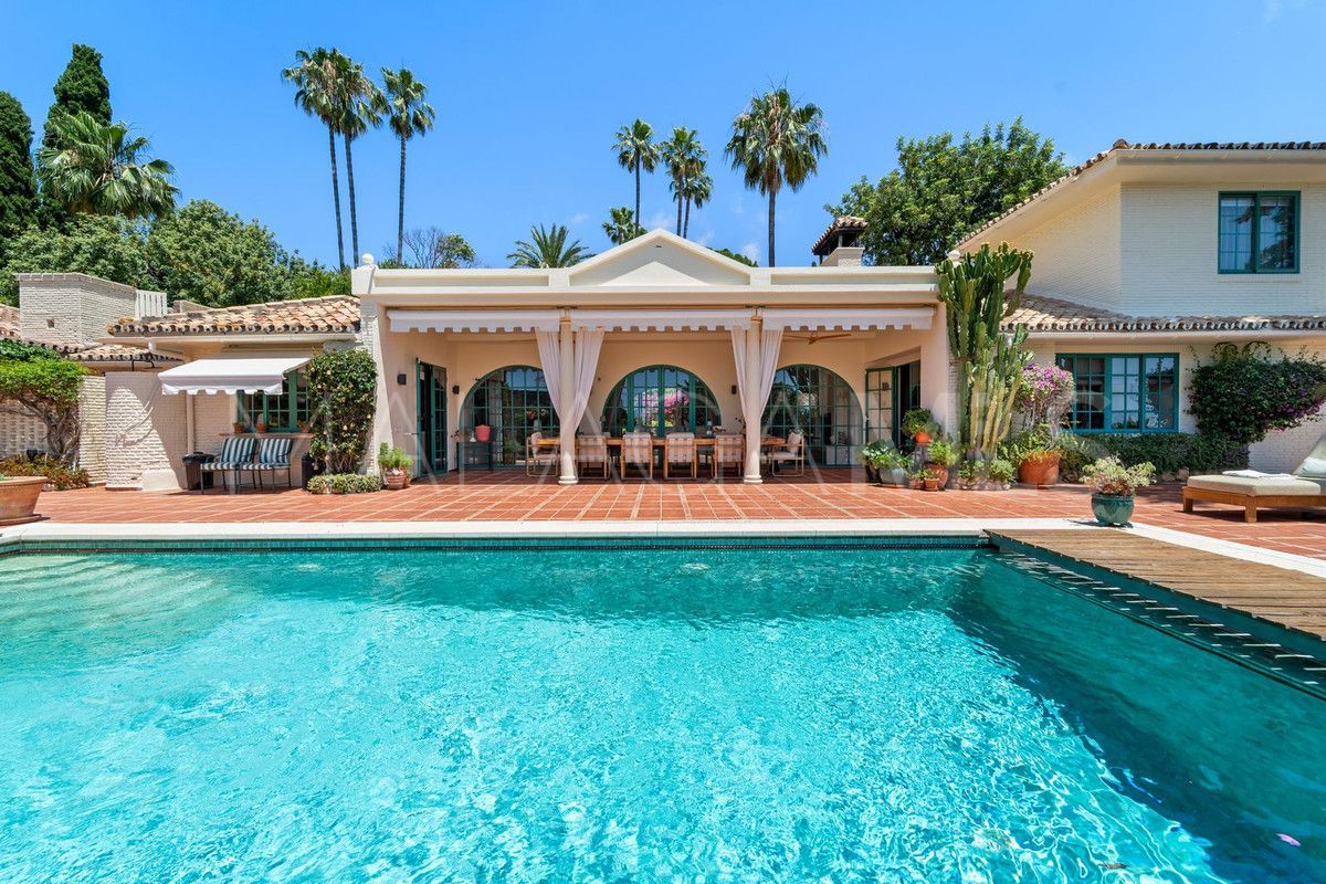 Villa for sale in Benalmadena