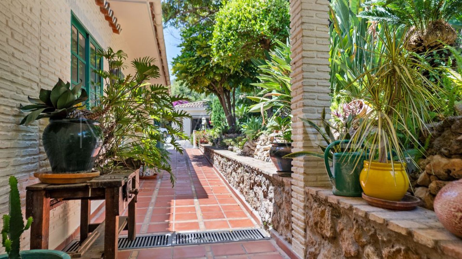 Villa for sale in Benalmadena