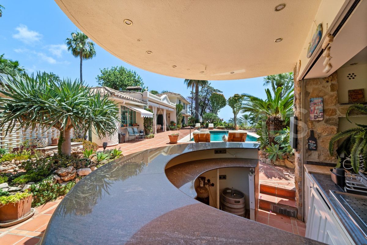 Villa for sale in Benalmadena