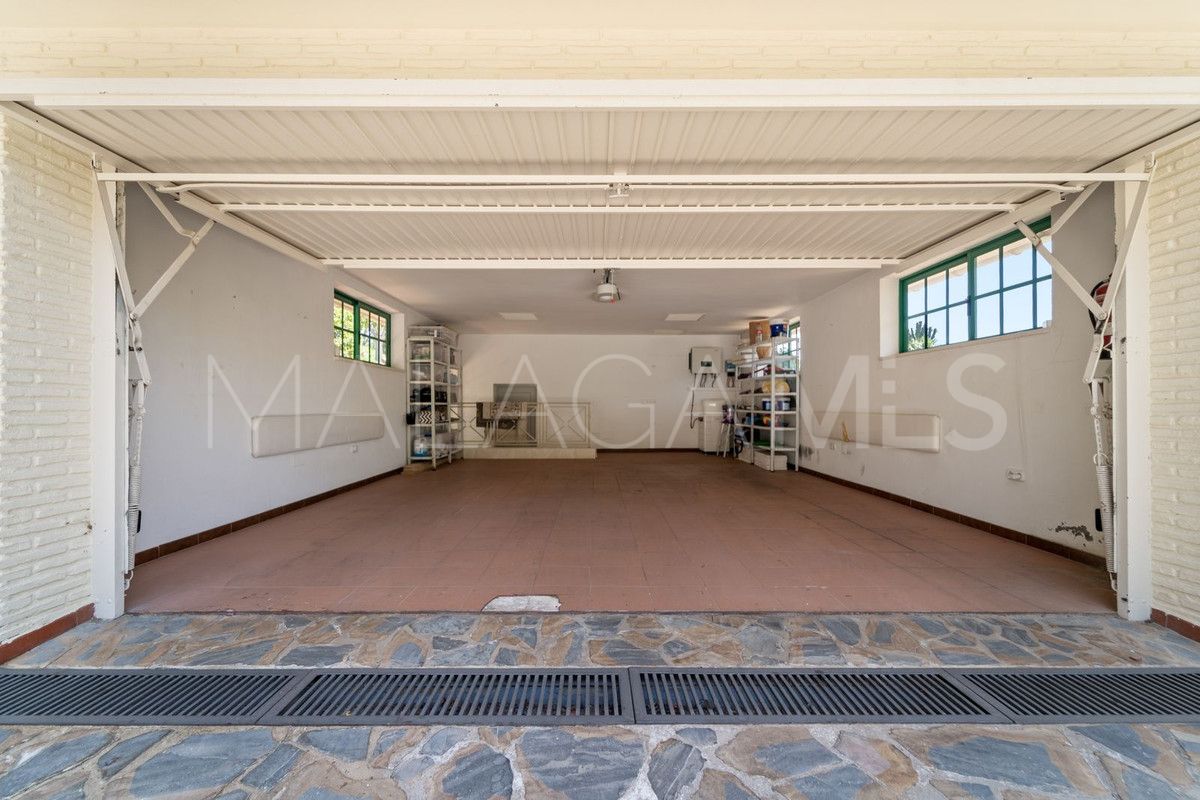 Villa for sale in Benalmadena