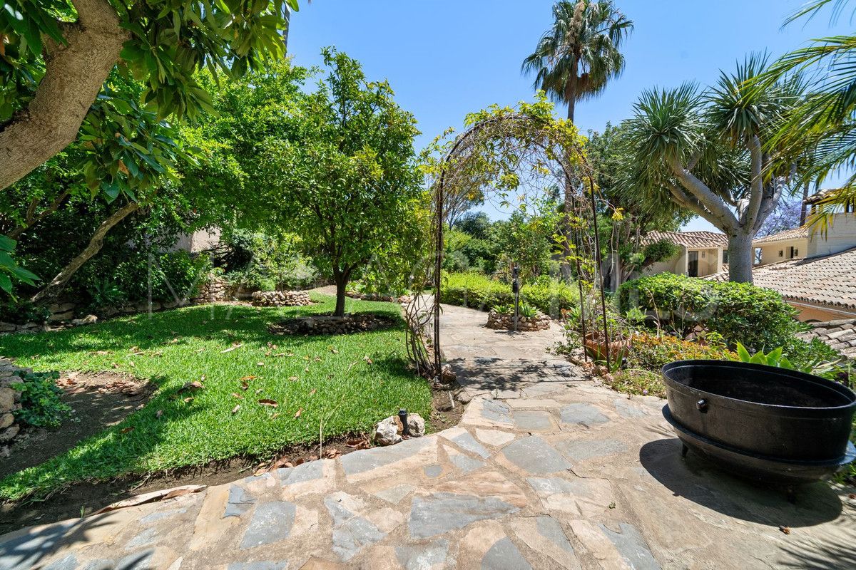 Villa for sale in Benalmadena