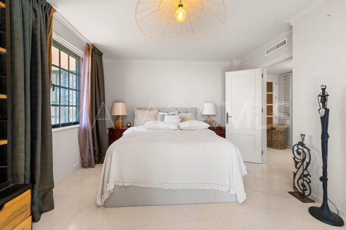 Villa for sale in Benalmadena