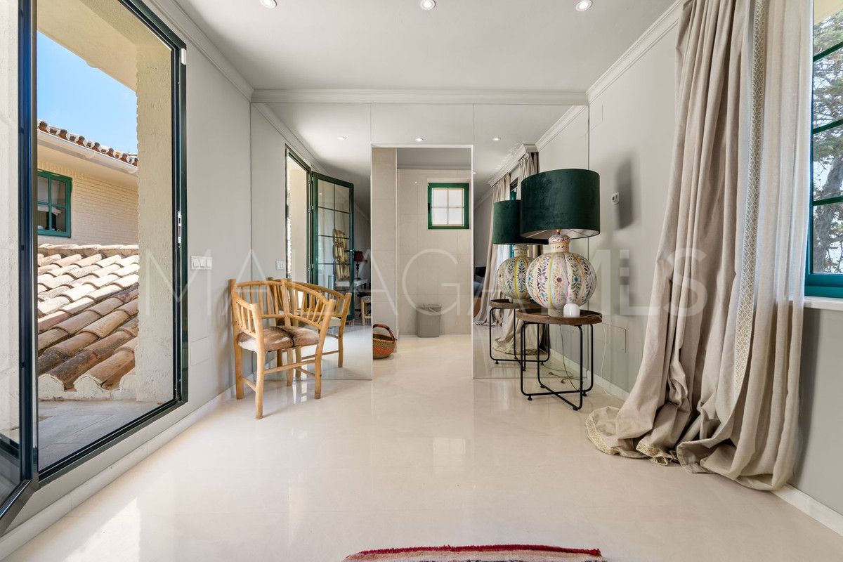 Villa for sale in Benalmadena