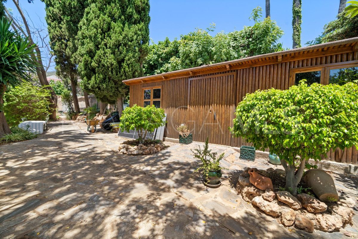 Villa for sale in Benalmadena