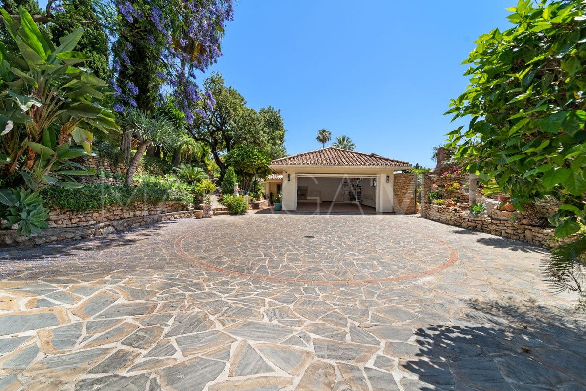 Villa for sale in Benalmadena