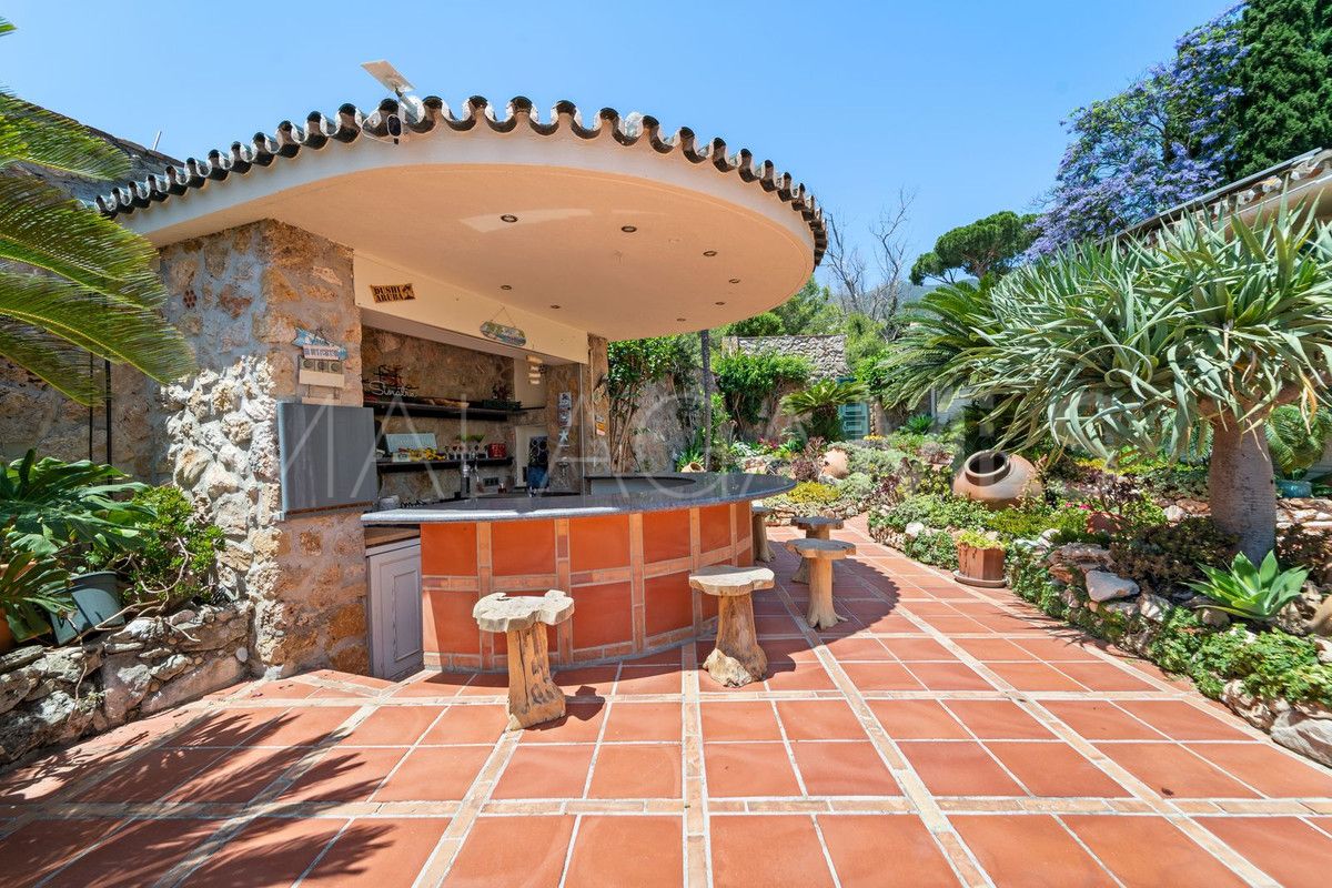 Villa for sale in Benalmadena